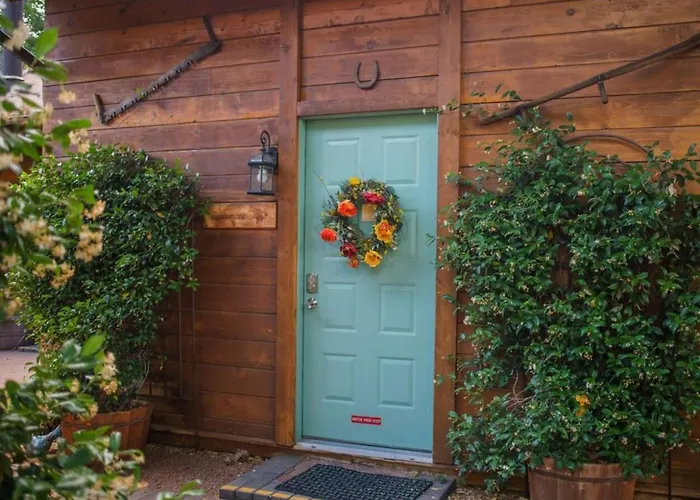 Rustic For 2 In Oak Creek Sycamore Holiday home *